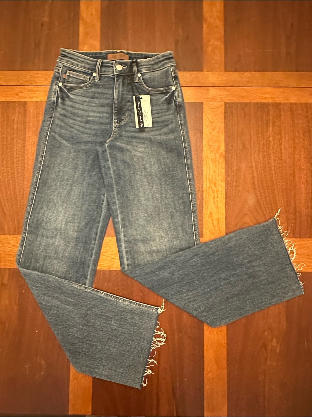 Judy Blue Jeans Womens 1/25 Tummy Control Straight Leg Raw Hem NWT Medium Wash
